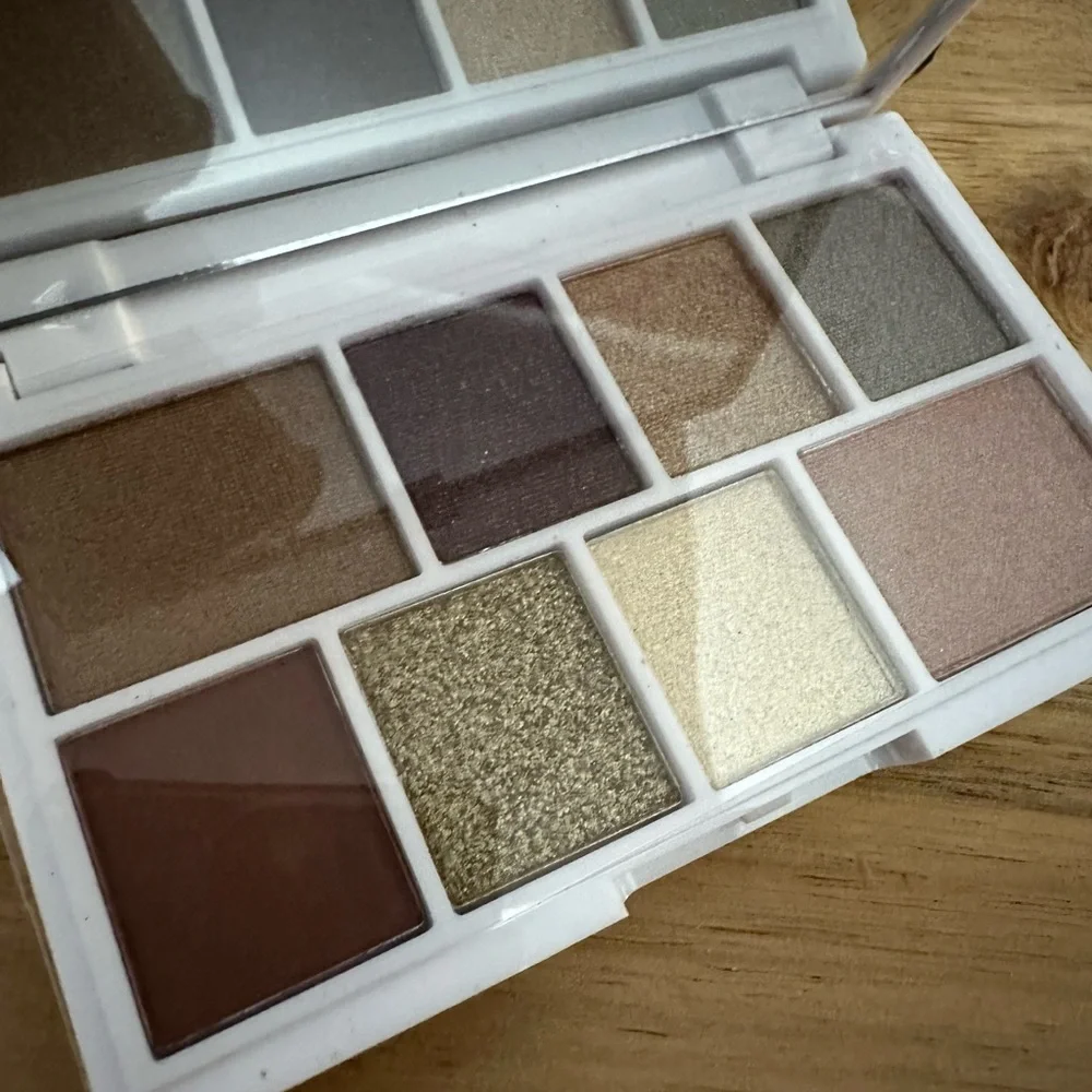 I Heart Revolution White Gold Mini Chocolate Eyeshadow Palette